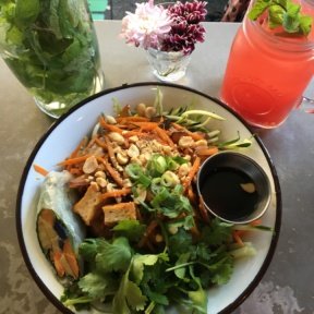 Gluten-free salad and cocktail from BoCaphe