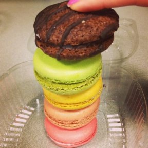 Gluten-free macarons from Mangia