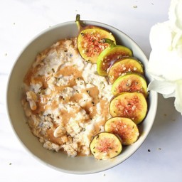 Overnight oats with figs and nut butter